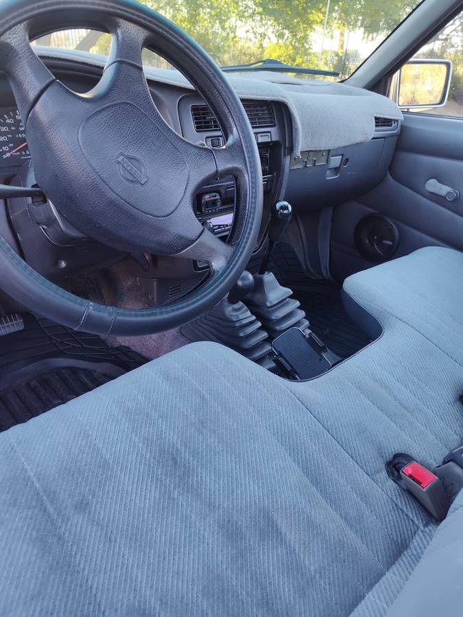 Nissan-hardbody-1995-purple-3