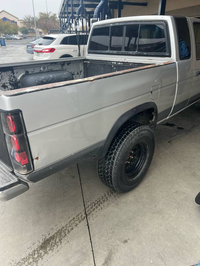 Nissan-hardbody-pickup-1986-blue-11