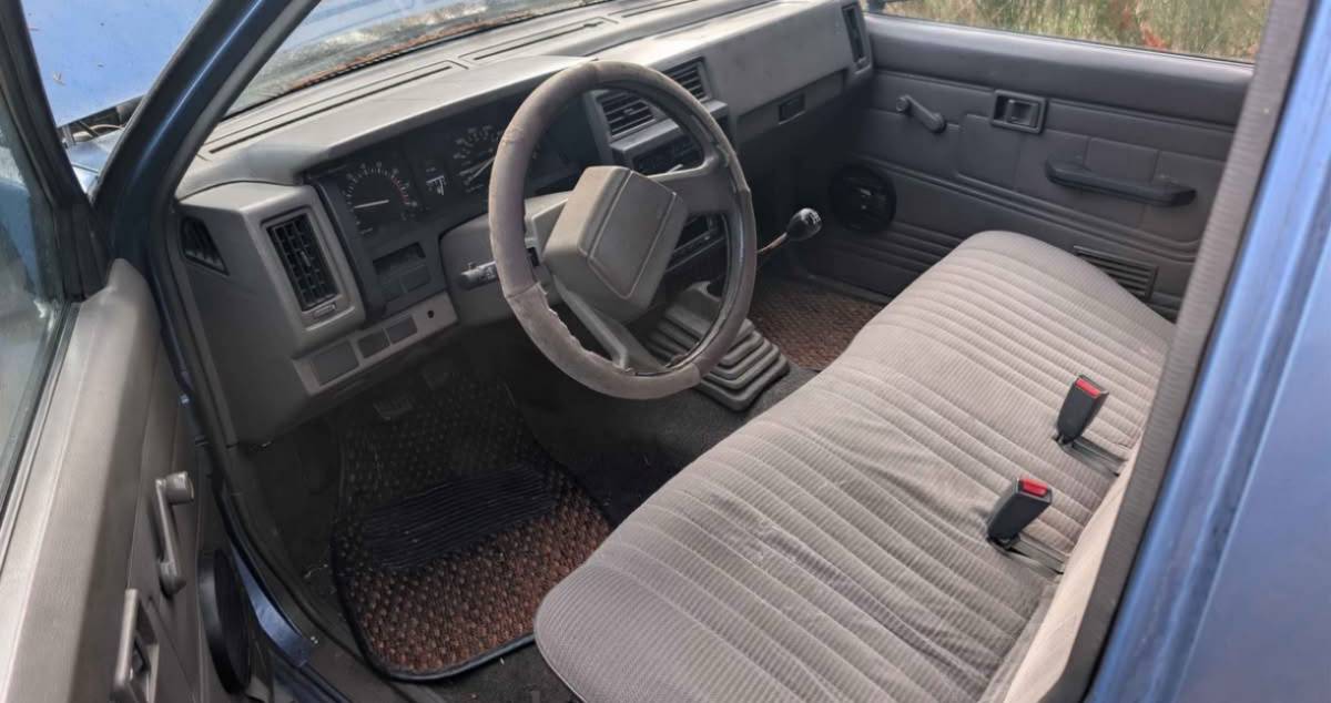 Nissan-hardbody-pickup-1991-blue-4