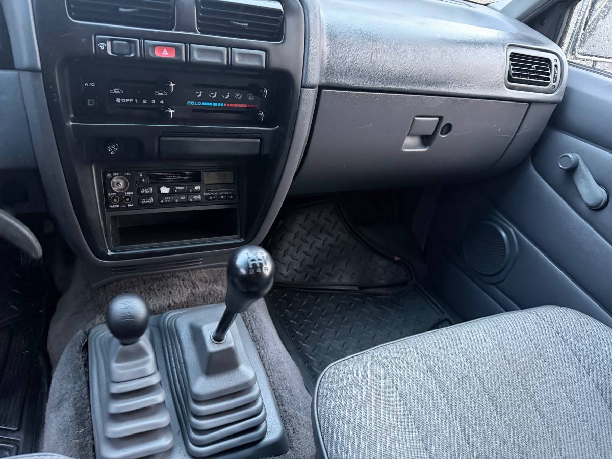 Nissan-hardbody-pickup-1995-1