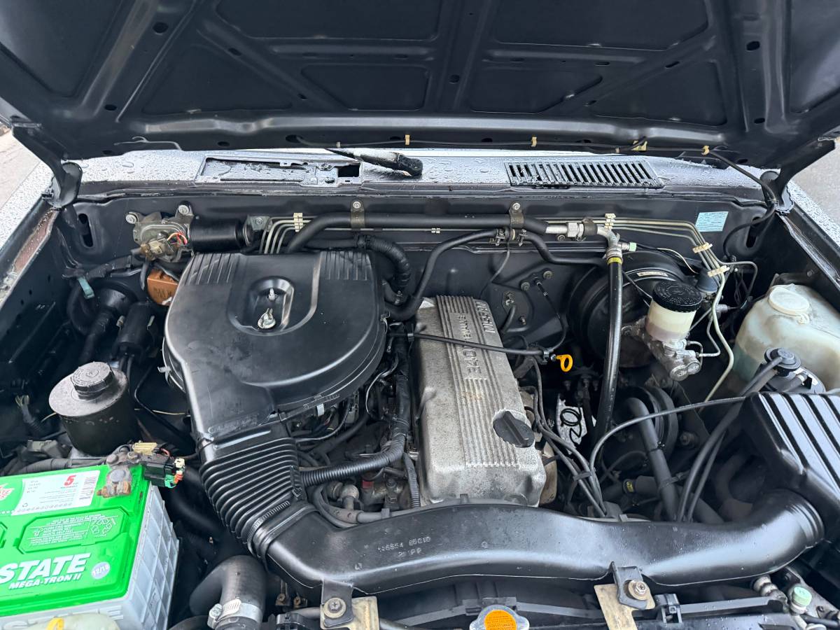 Nissan-hardbody-pickup-1995-12