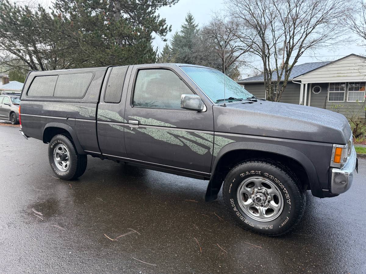 Nissan-hardbody-pickup-1995-2