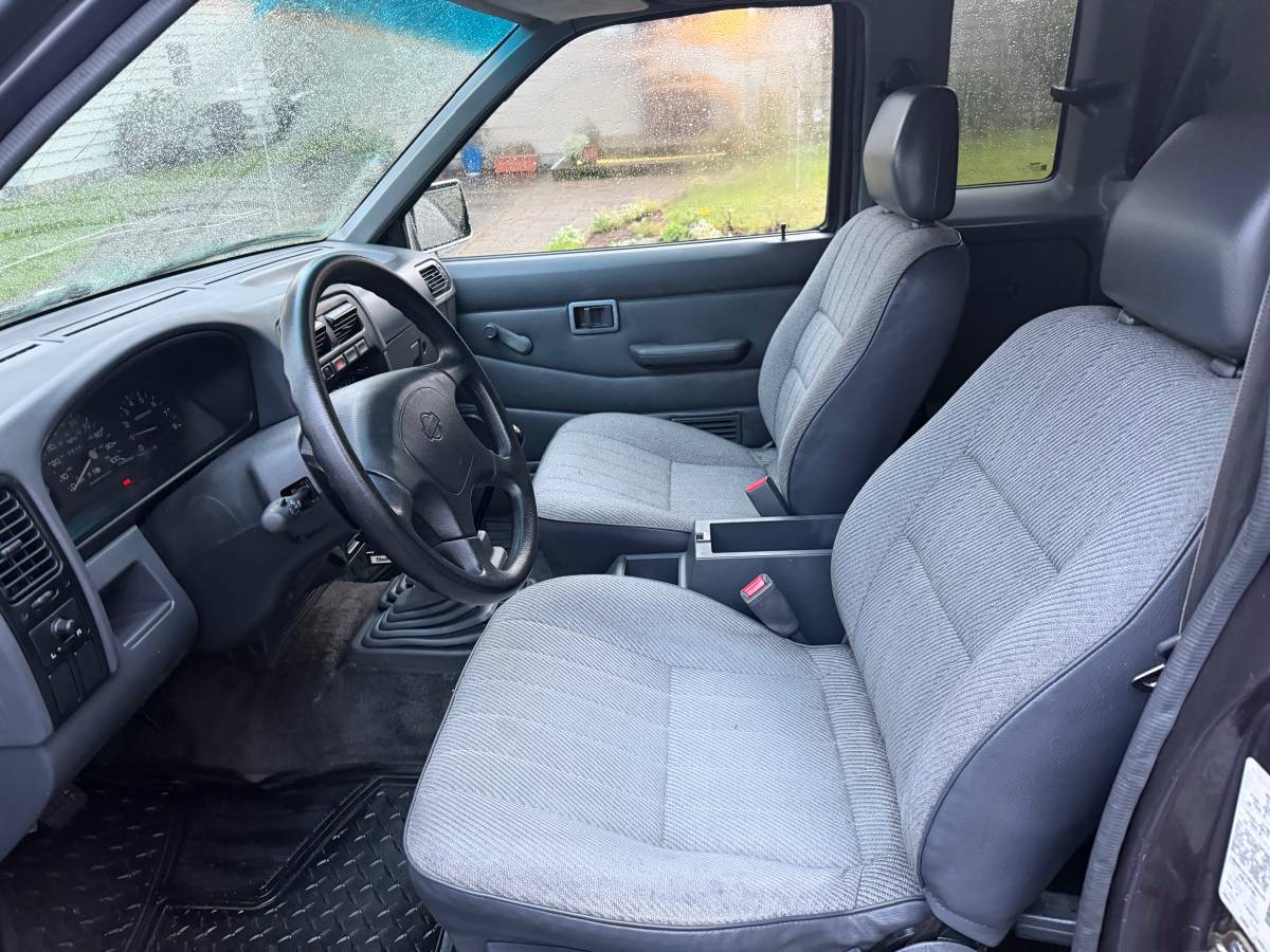 Nissan-hardbody-pickup-1995-8