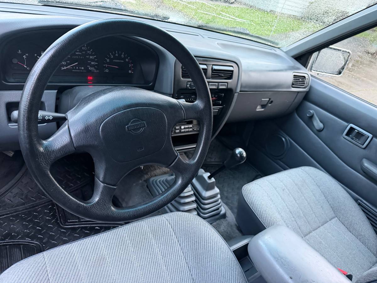 Nissan-hardbody-pickup-1995-9