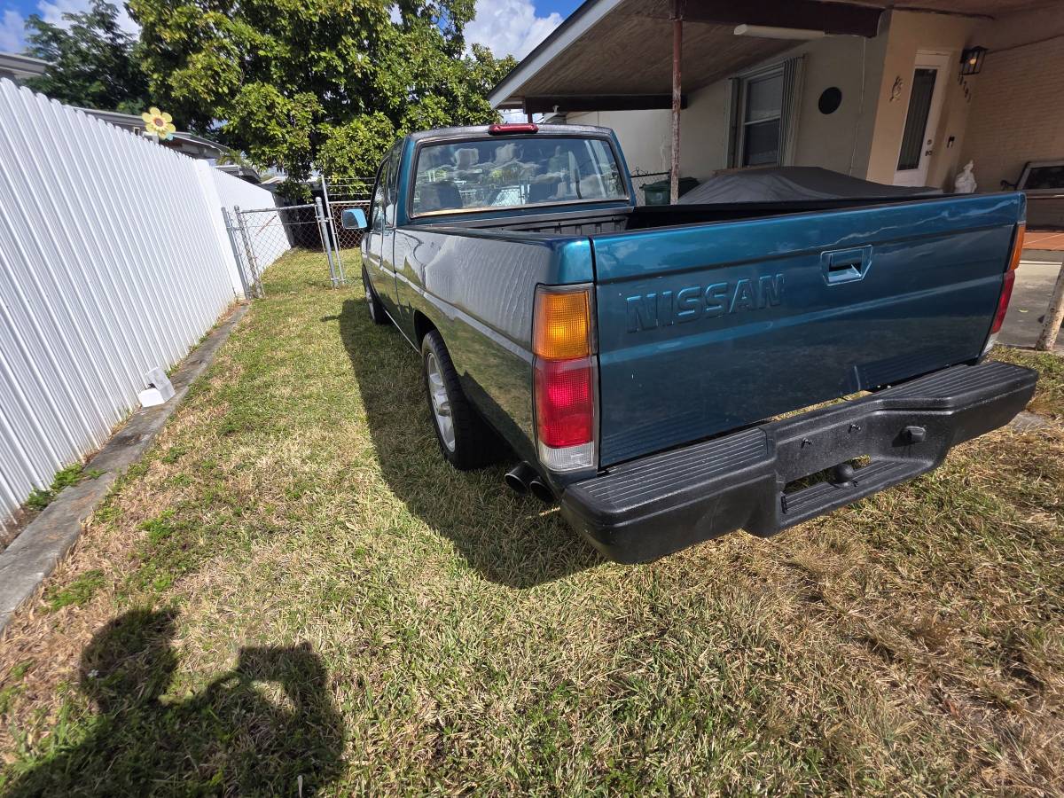 Nissan-hardbody-pickup-1995-green-11