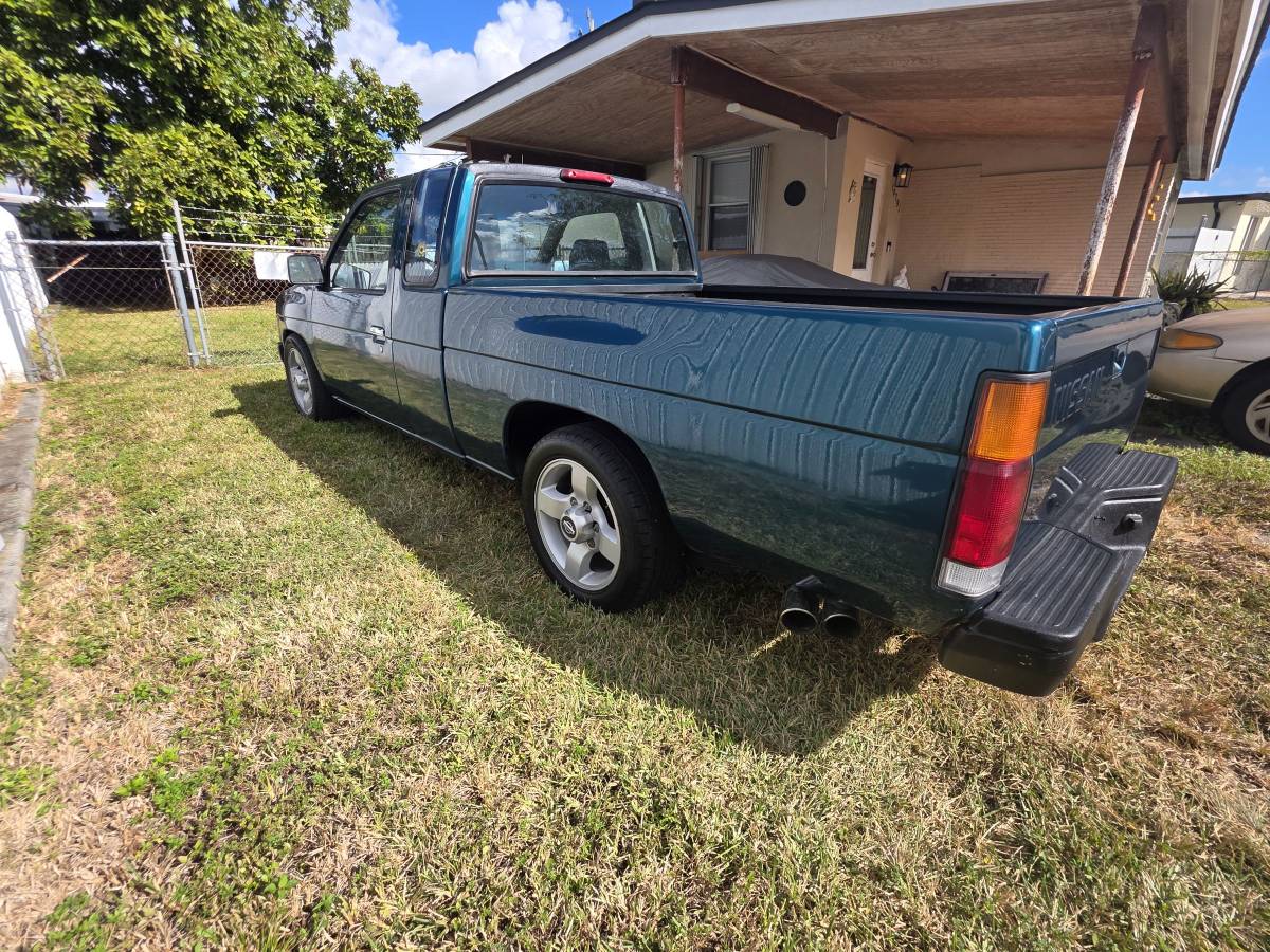 Nissan-hardbody-pickup-1995-green-4