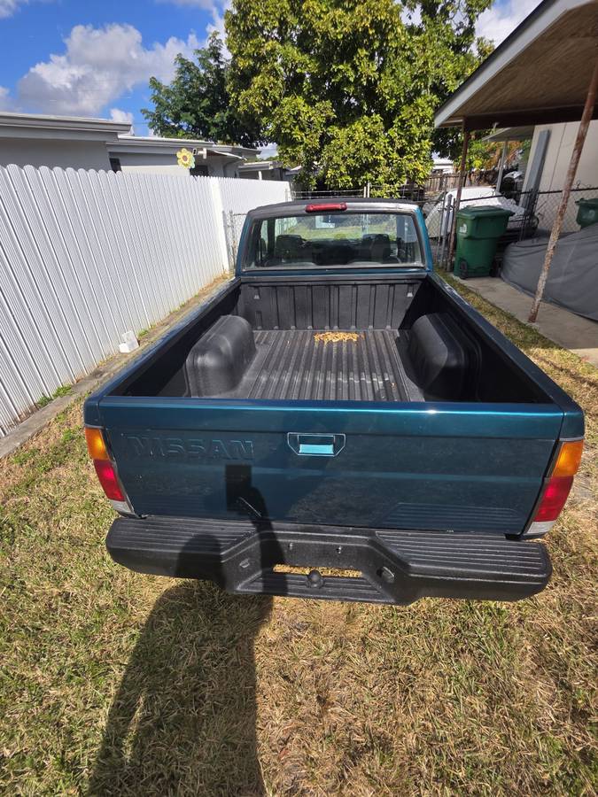 Nissan-hardbody-pickup-1995-green-5