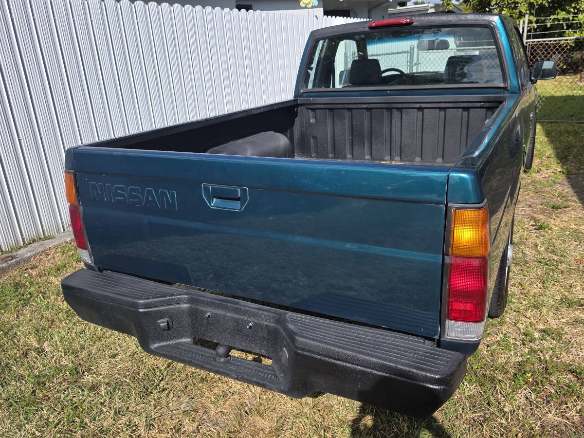 Nissan-hardbody-pickup-1995-green-6