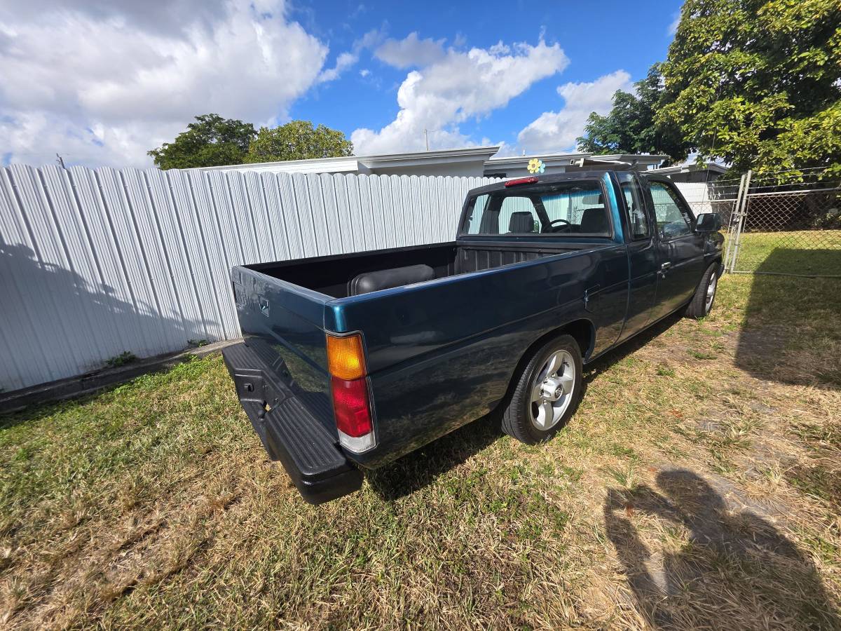 Nissan-hardbody-pickup-1995-green-7