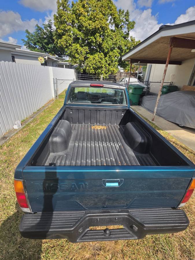 Nissan-hardbody-pickup-1995-green-8