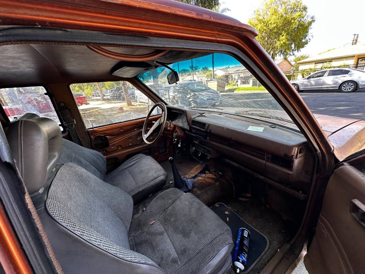 Nissan-hardbody-pickup-kingcab-1984-brown-3