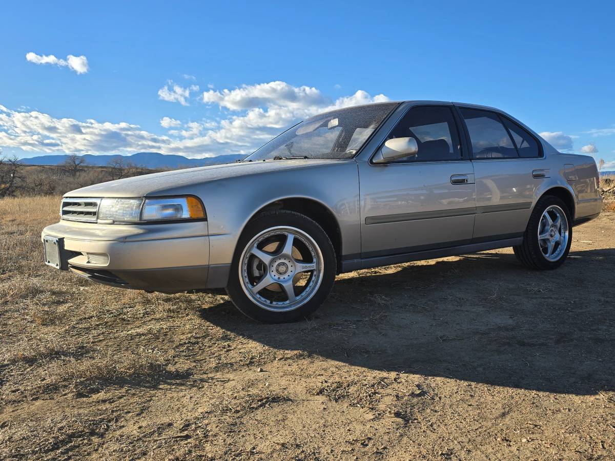 Nissan-maxima-1990-10