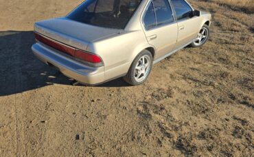 Nissan-maxima-1990-11