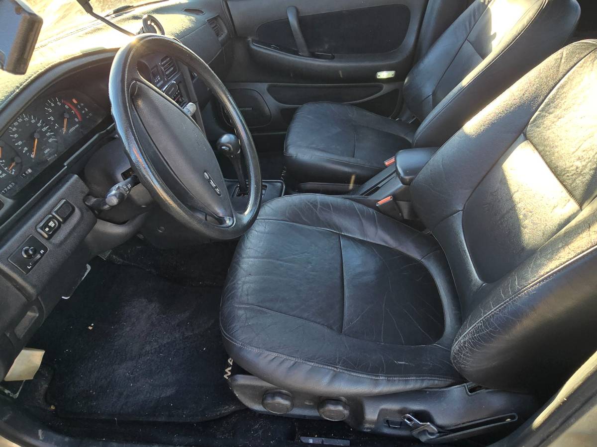 Nissan-maxima-1990-14