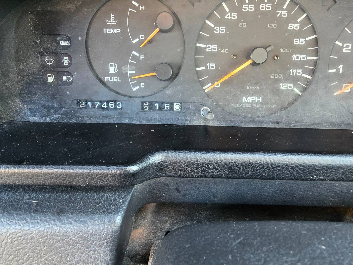 Nissan-maxima-1990-21