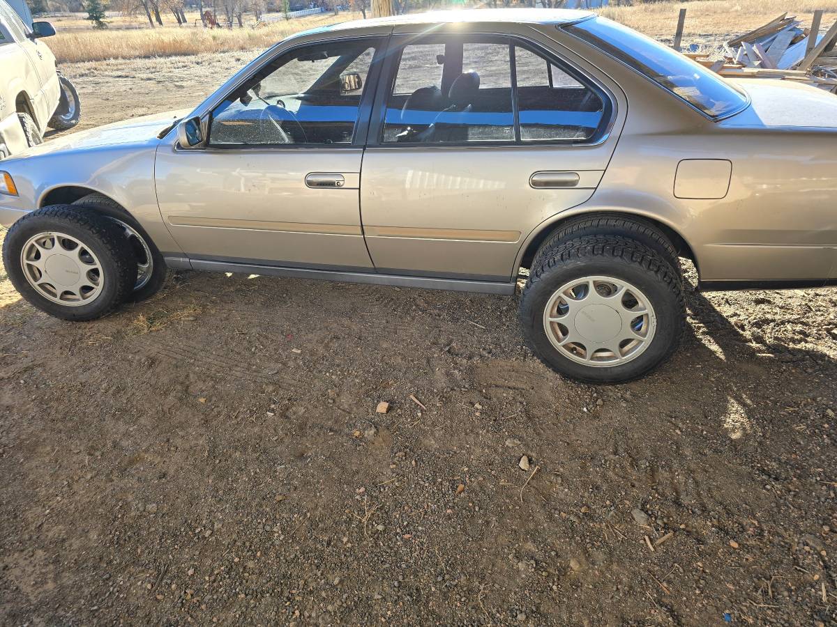 Nissan-maxima-1990-4