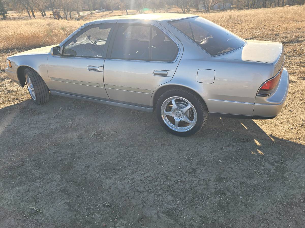Nissan-maxima-1990-7
