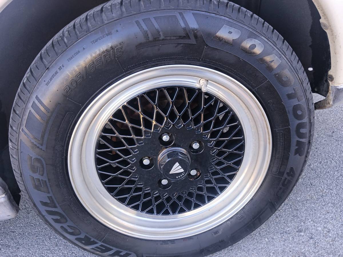 Nissan-maxima-1991-white-13