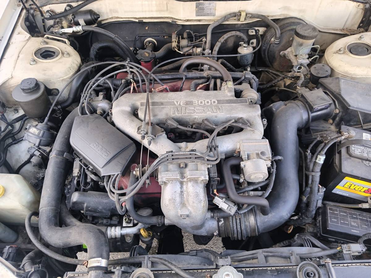 Nissan-maxima-1991-white-26