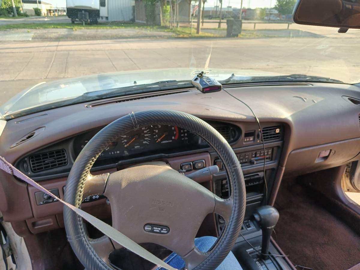 Nissan-maxima-1991-white-29