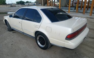 Nissan-maxima-1991-white-3