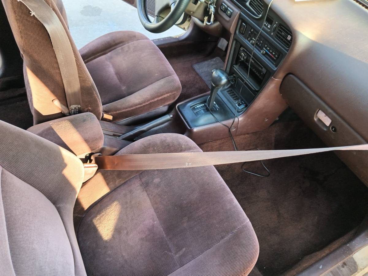 Nissan-maxima-1991-white-8