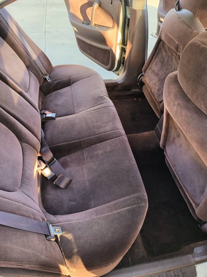 Nissan-maxima-1991-white-9