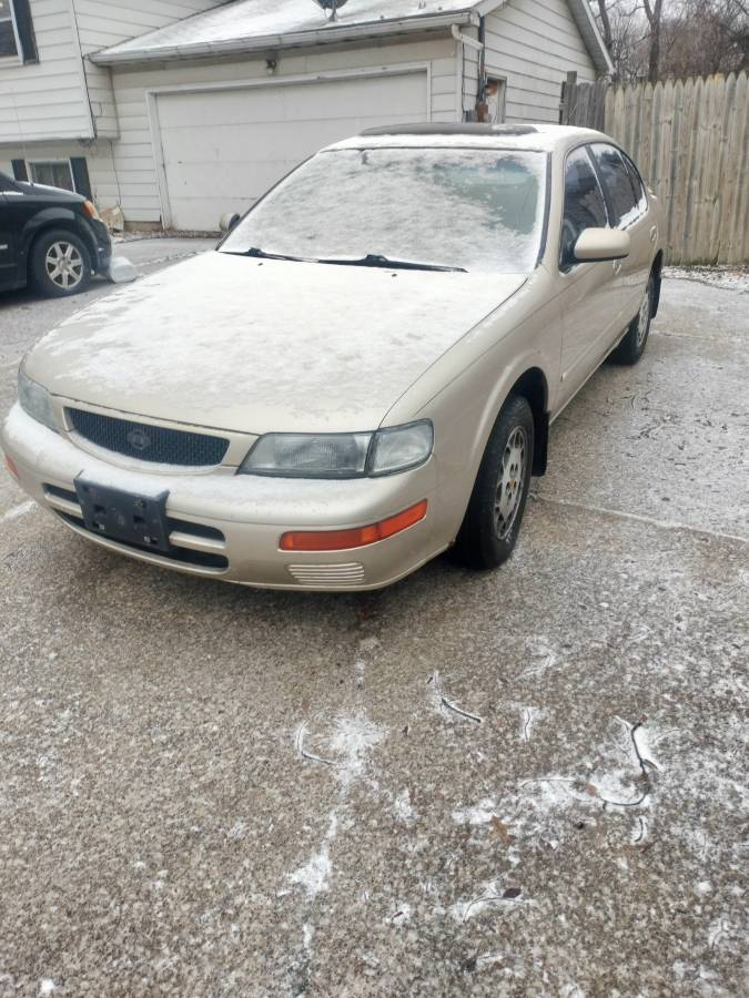 Nissan-maxima-1995-brown-1