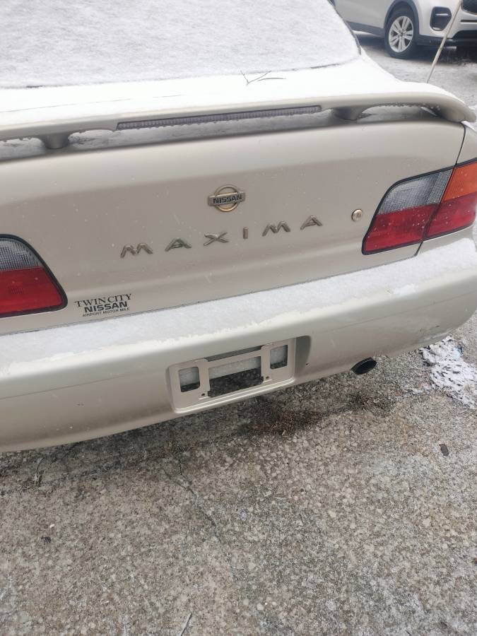 Nissan-maxima-1995-brown-3