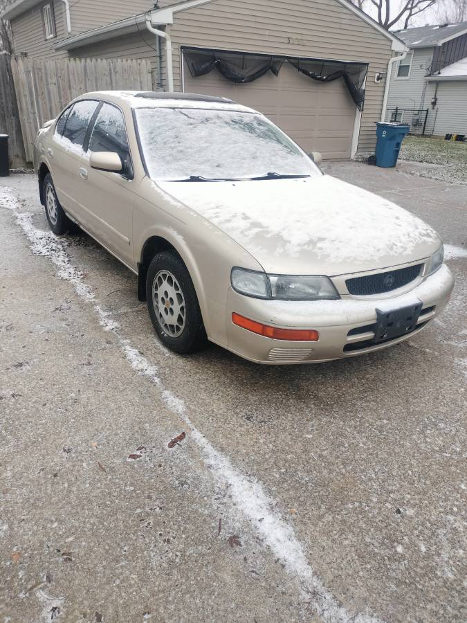 Nissan-maxima-1995-brown