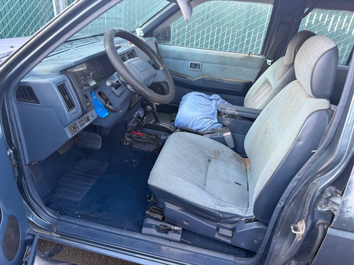 Nissan-pathfinder-1992-grey-10