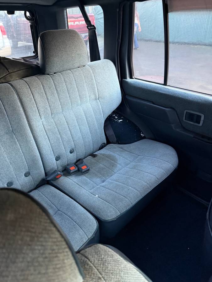 Nissan-pathfinder-1992-grey-15