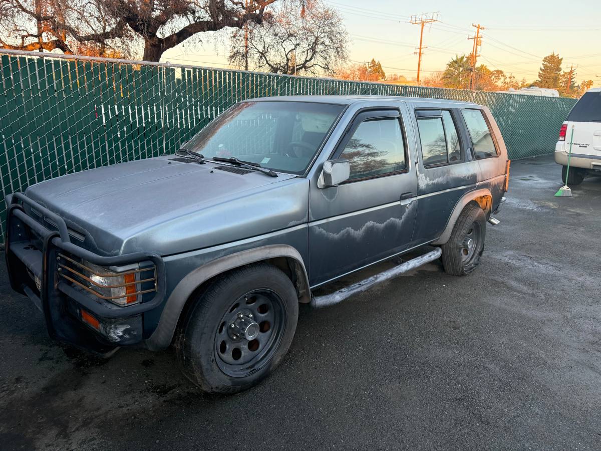 Nissan-pathfinder-1992-grey-2