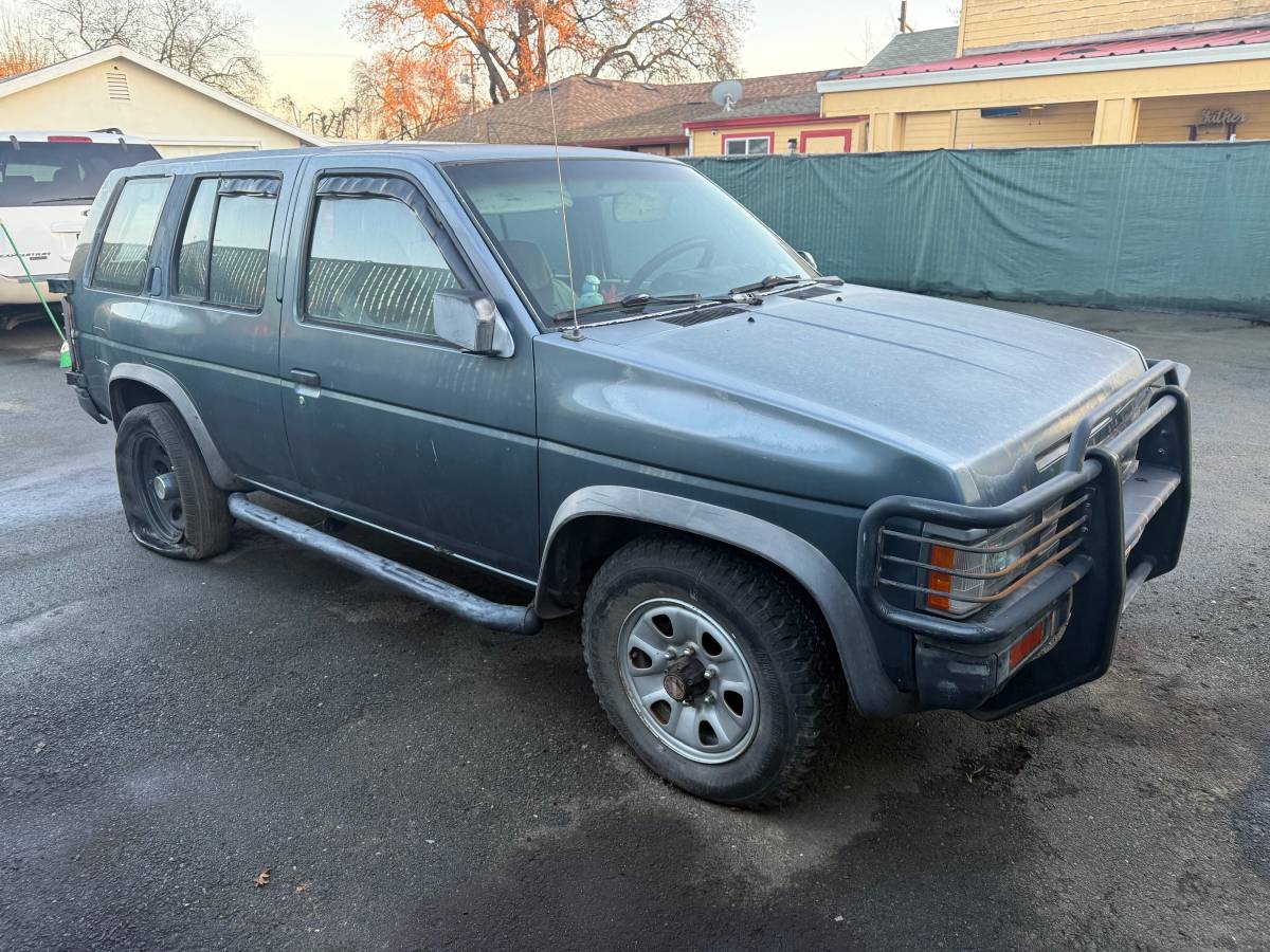 Nissan-pathfinder-1992-grey-3