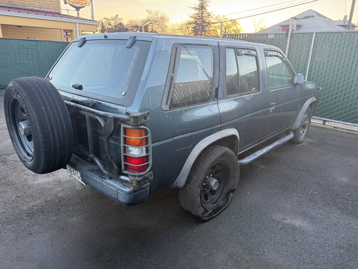 Nissan-pathfinder-1992-grey-8