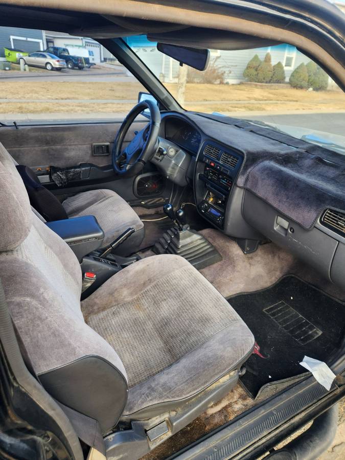 Nissan-pathfinder-se-4x4-1995-black-4