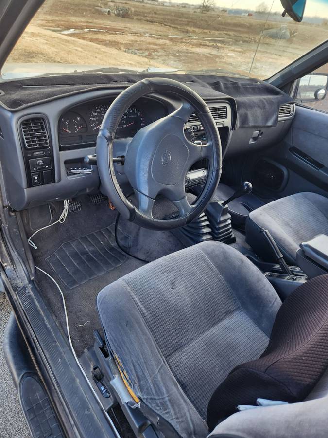 Nissan-pathfinder-se-4x4-1995-black-5