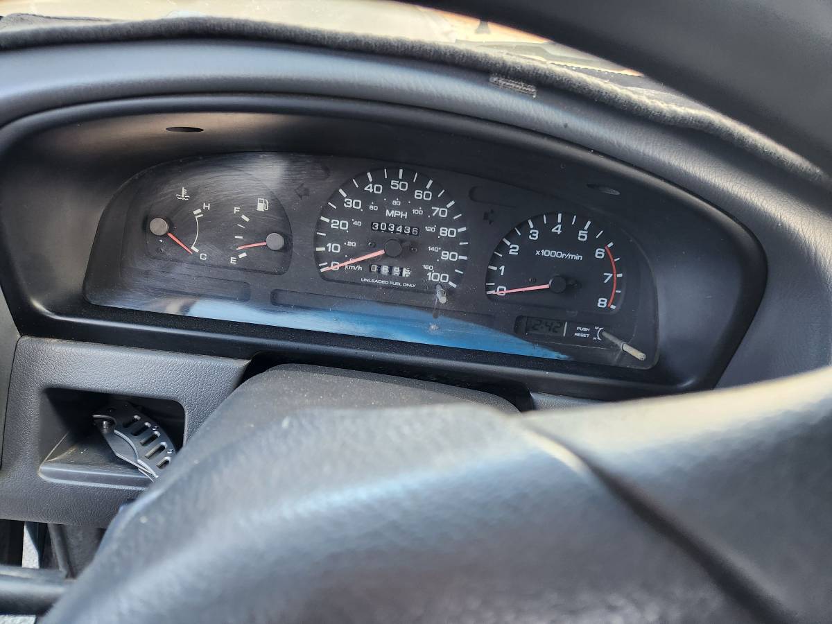 Nissan-pathfinder-se-4x4-1995-black-6