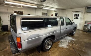 Nissan-pickup-1989-silver-2