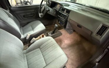 Nissan-pickup-1989-silver-3