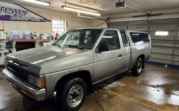 Nissan-pickup-1989-silver