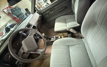 Nissan-pickup-1989-silver-4