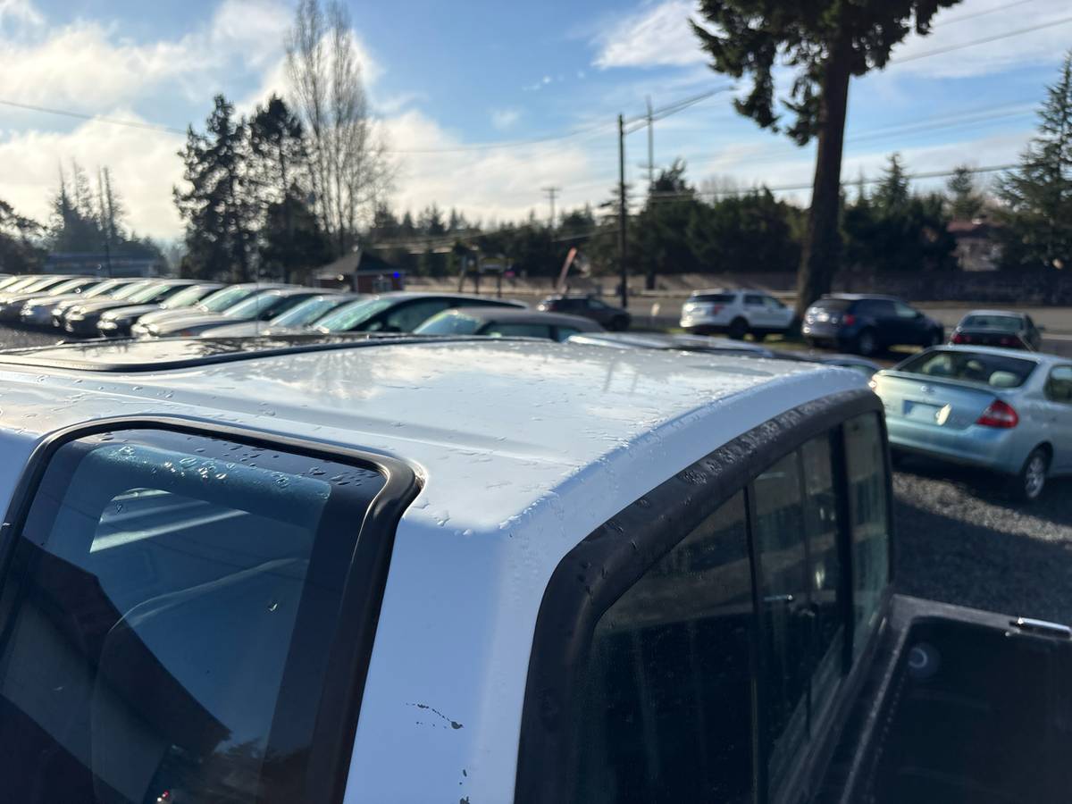 Nissan-pickup-1991-white-10