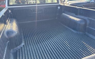 Nissan-pickup-1991-white-12