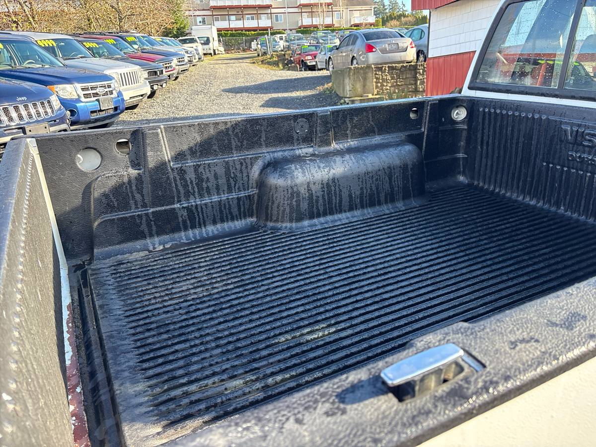 Nissan-pickup-1991-white-13