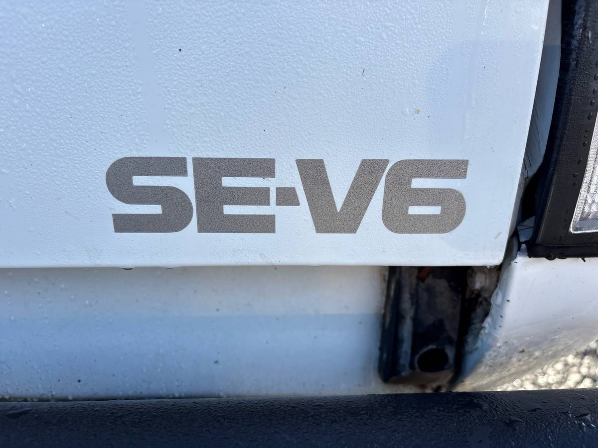 Nissan-pickup-1991-white-14