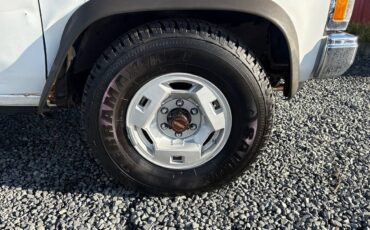 Nissan-pickup-1991-white-16