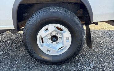 Nissan-pickup-1991-white-19