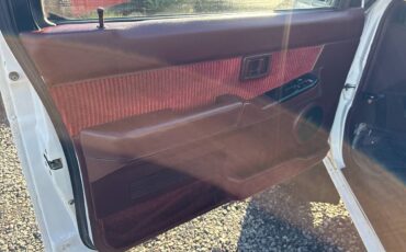 Nissan-pickup-1991-white-21