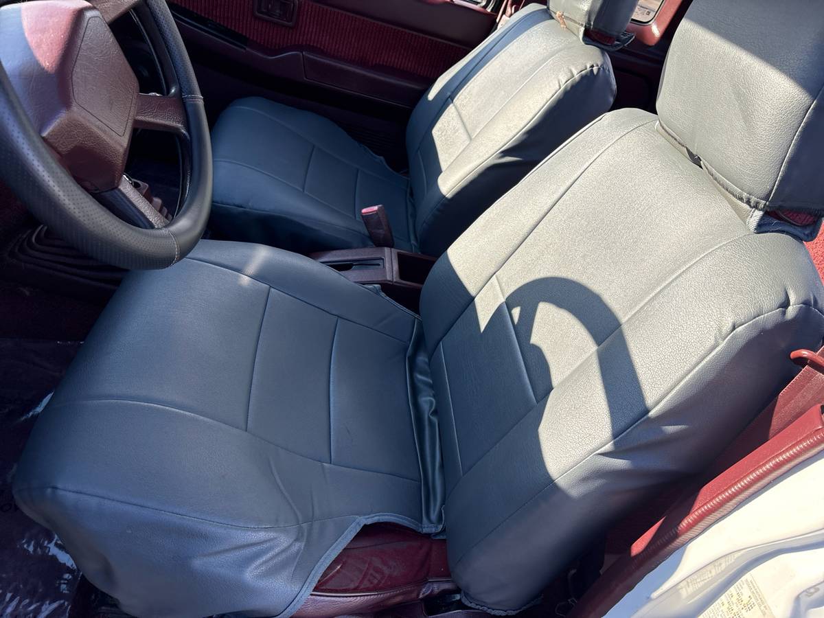 Nissan-pickup-1991-white-23